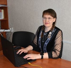 Корреспондент газеты «Асылыкуль» ходит на работу в башкирском костюме
