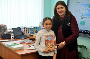 Журналдың баш мөхәррире Лариса Абдуллина 3А класында уҡыған балалар менән бик йәнле әңгәмә ҡорҙо