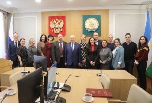 Константин Толкачёв вручил награду редакции газеты «Буздякские новости»