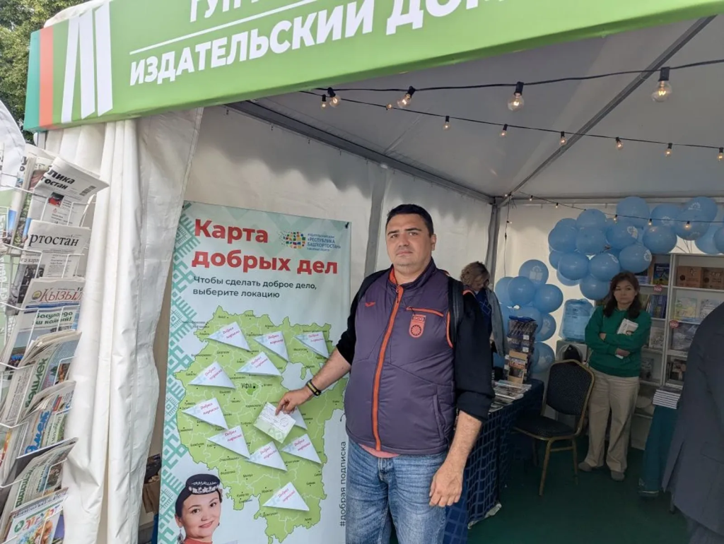 Станислав Шахов поддержал акцию «Добрая подписка» на «Китап-байрам»
