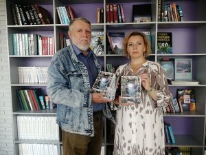 Журналист Фаяз Юмагузин подарил свои книги библиотекам Стерлитамака