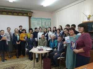 Айгиз Баймөхәмәтов Мостай Кәрим исемендәге 158-се башҡорт гимназияһы уҡыусылары менән осрашты