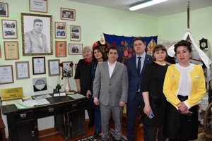 "Слово о себе". В Урмиязовском школьном музее открылась экспозиция, посвященная памяти Ришата Дихина