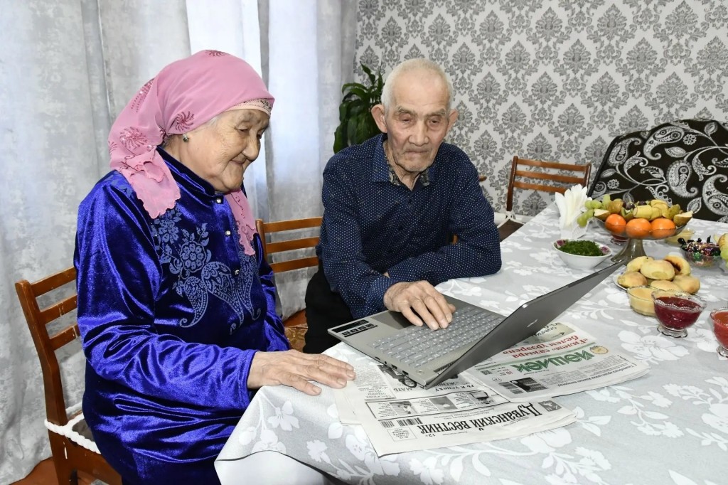 Бүләк Дыуанға барып етте!