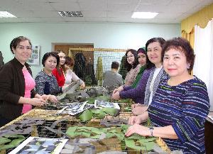Сотрудники журнала «Ватандаш» сплели маскировочные сети