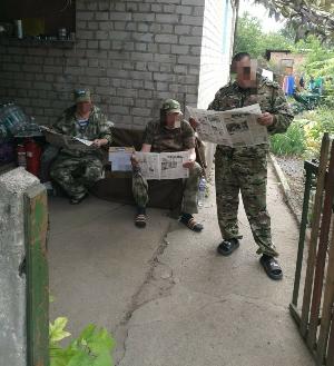 «Как будто дома побывали»: бойцам СВО из Туймазов передали газету «Туймазинский вестник»