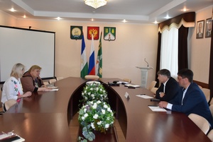 Депутат подарил ветеранам подписку на газеты