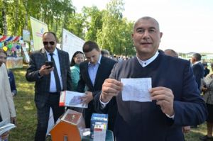 Ирек Сагитов провёл розыгрыш "Приз каждую неделю" в Кармаскалинском районе