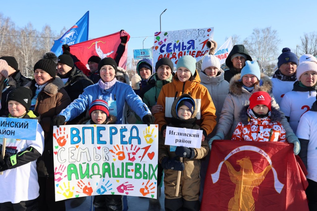 В селе Чишмы состоялся региональный этап фестиваля «Новогодние семейные игры»